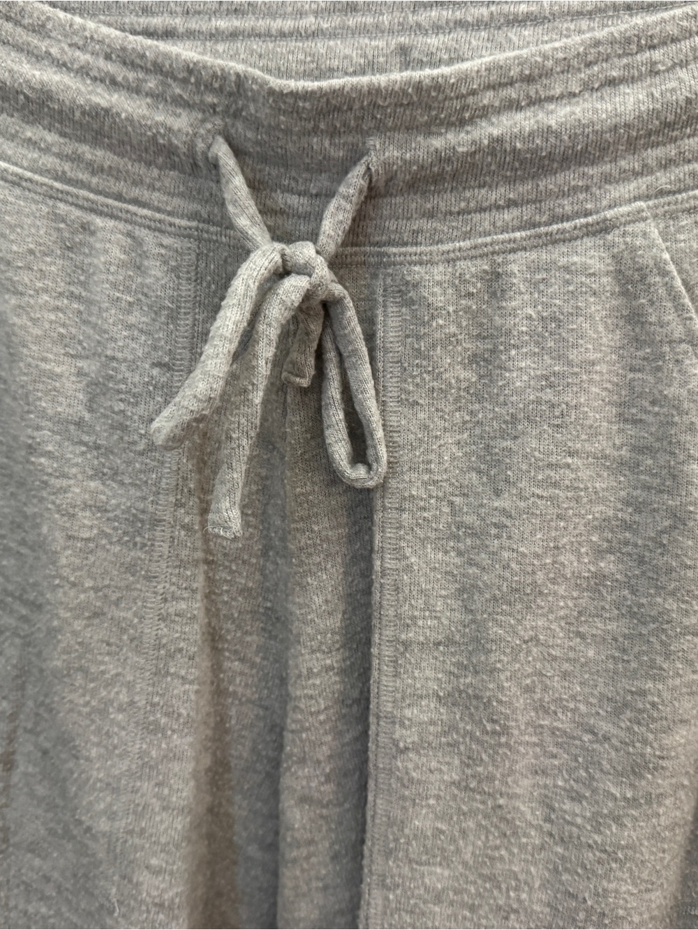 Alo Soho Pullover and Sweatpant jogger set. - Picture 6 of 9